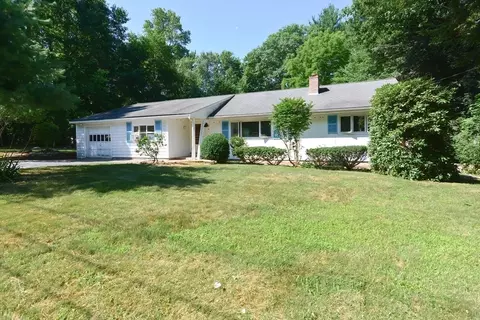 18 Hemlock Ln, Bedford, MA 01730