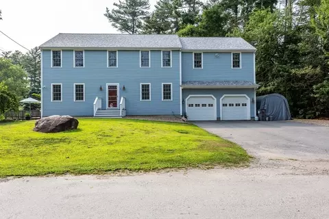 8 Evergreen Rd, Lakeville, MA 02347