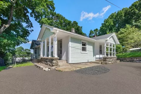 16 Blossom St, Hudson, MA 01749