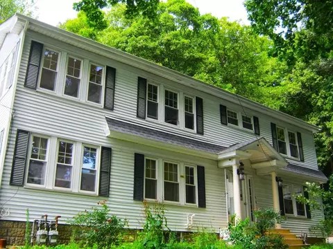 10 Walnut Ct, Leominster, MA 01453
