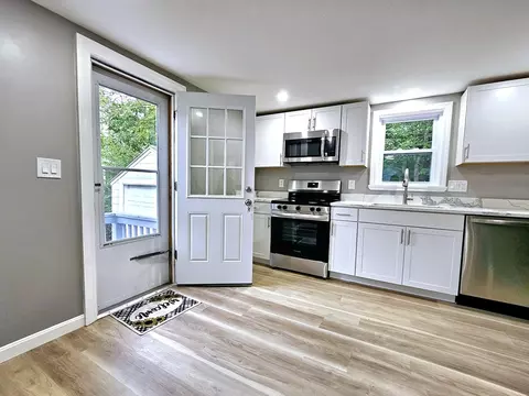 14 Spring St, Framingham, MA 01702 photo 2