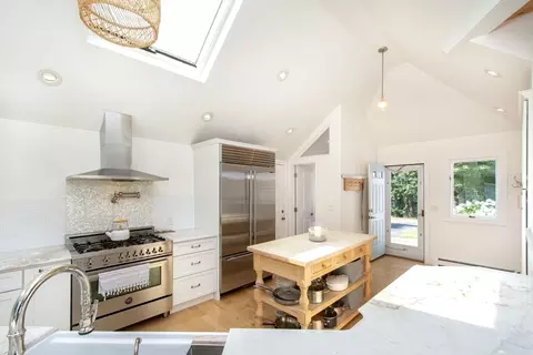 27 Bancroft Rd, Cohasset, MA 02025