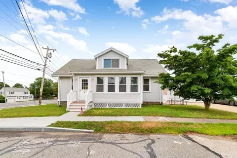 4 Hope Ave, Milton, MA 02186