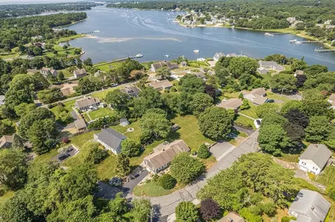 29 Bass River Ln, Dennis, MA 02660