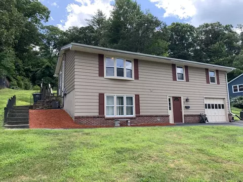 51 Pinedale St, Southbridge, MA 01550