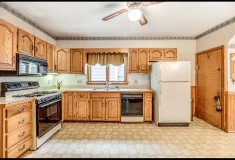 31 Sea St, Everett, MA 02149 photo 4