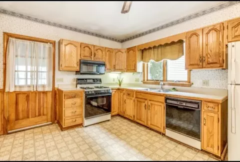 31 Sea St, Everett, MA 02149 photo 3