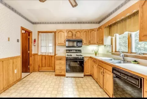 31 Sea St, Everett, MA 02149 photo 2