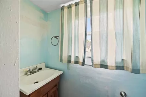 Bath - 346 Elsbree St, Fall River, MA 02720 photo 1 of 2