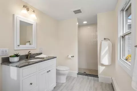Bath - 60 Howe St, Hingham, MA 02043 photo 4 of 4