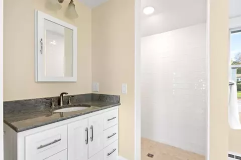 Bath - 60 Howe St, Hingham, MA 02043 photo 2 of 4