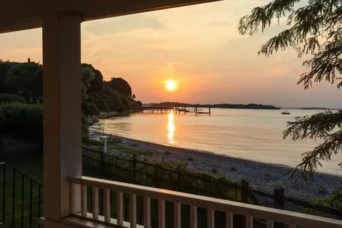 60 Howe St, Hingham, MA 02043