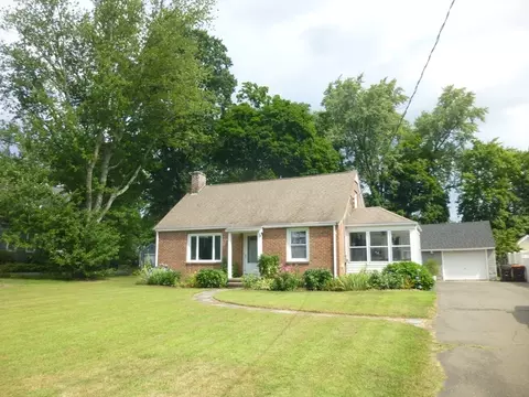 55 School St, Agawam, MA 01001