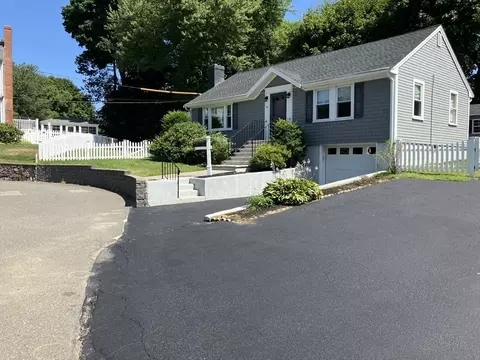 9 Oak Ridge Rd, Stoneham, MA 02180