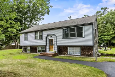 31 Quaker Rd, Carver, MA 02330