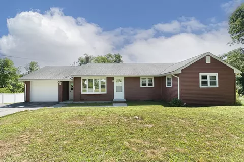 107 Ponakin Rd, Lancaster, MA 01523