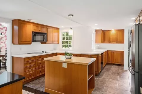 39 Downing St, Hingham, MA 02043 photo 8