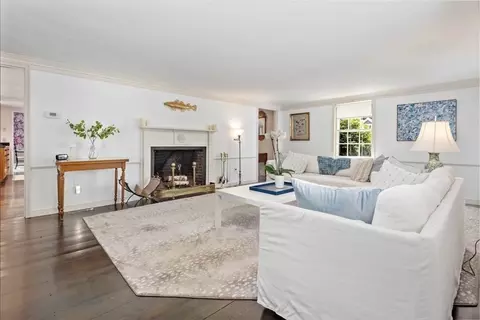 39 Downing St, Hingham, MA 02043 photo 5