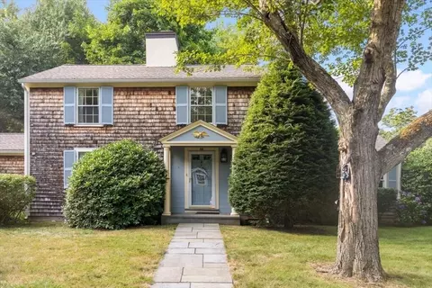 39 Downing St, Hingham, MA 02043 photo 2