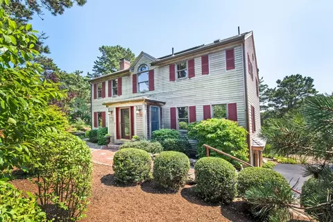 31 Bayberry Ave, Provincetown, MA 02657