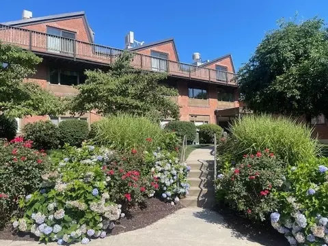 267 Locust St #1F, Northampton, MA 01062