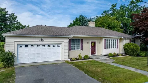 329 Slocum Rd, Dartmouth, MA 02747