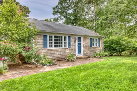 64 Starbuck Ln, Yarmouth, MA 02675
