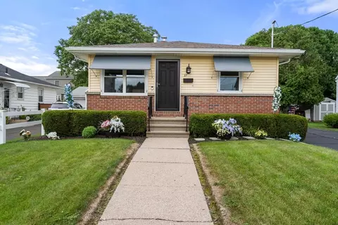 27 Moore St, Chicopee, MA 01013