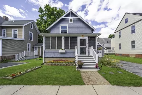 4 Collins St, Amesbury, MA 01913