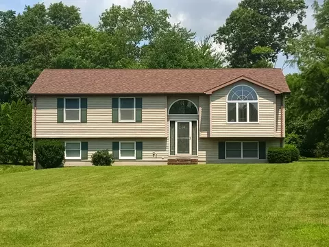39 Lane Farm Rd, Dartmouth, MA 02747