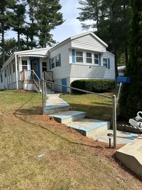 4 Forestdale Dr, Halifax, MA 02338