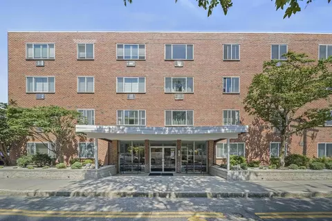50 Green St #108, Brookline, MA 02446