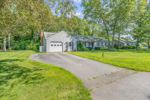 316 Prince Hinckley Rd, Barnstable, MA 02632