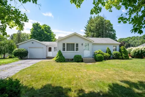 14 Parkview Dr, Agawam, MA 01030