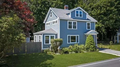126 School St, Manchester, MA 01944