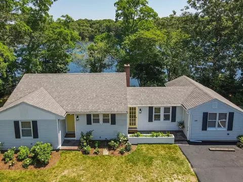 339 Carriage Shop Rd, Falmouth, MA 02536