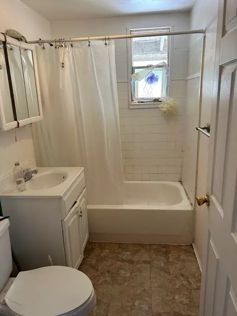 Bath - 661 Millbury St, Worcester, MA 01607 photo 2 of 2