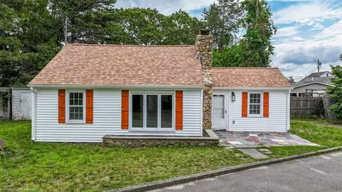 Exterior - 10 Murphy St, Wareham, MA 02571 photo 3 of 4