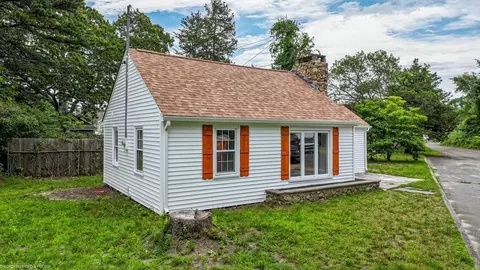Exterior - 10 Murphy St, Wareham, MA 02571 photo 2 of 4