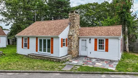 Exterior - 10 Murphy St, Wareham, MA 02571 photo 1 of 4