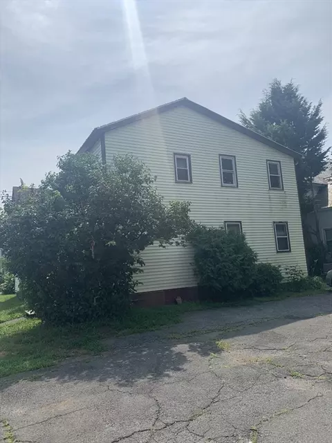 124 Davis St, Greenfield, MA 01301