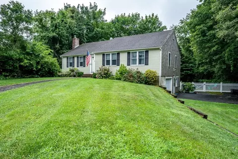 41 Knollwood Dr, Yarmouth, MA 02675