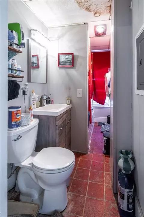 Bath - 24 Bowdoin St, Worcester, MA 01609 photo 1 of 4