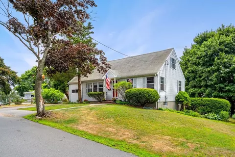 11 Girdler Rd, Marblehead, MA 01945