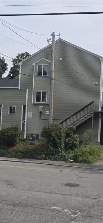 1036 Middlesex St #9, Lowell, MA 01851