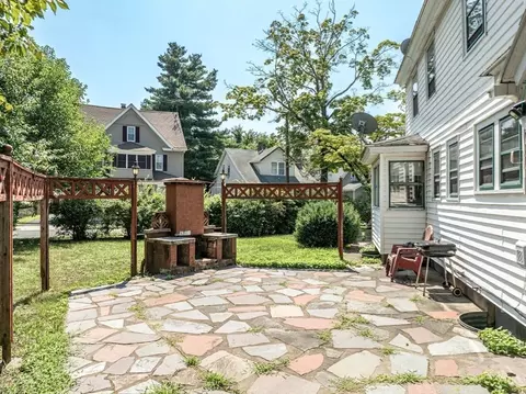 55 Pasadena St, Springfield, MA 01108 photo 4