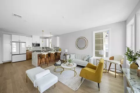 437 Chelsea #1, Boston, MA 02128