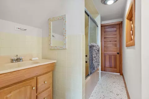 Bath - 89 Wakefield St, Reading, MA 01867 photo 2 of 2