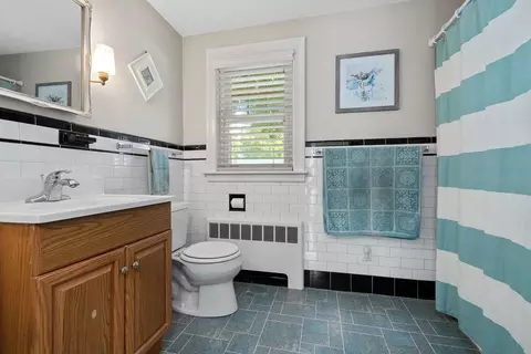 Bath - 89 Wakefield St, Reading, MA 01867 photo 1 of 2