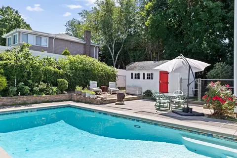 Exterior - 11 Canterbury Dr, Canton, MA 02021 photo 6 of 7